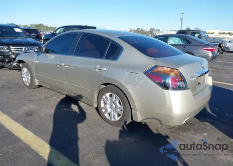 2010 Nissan Altima 2.5 S z USA, uszkodzony, nr VIN 1N4AL2AP9AC104950